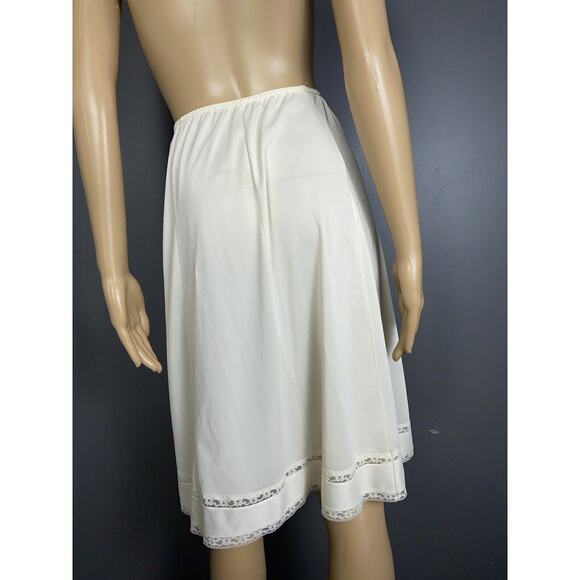 Vintage JCPenney Size Small Half Slip Nylon A-Line Cream Semi-Sheer ILGWU Union - Picture 6 of 8